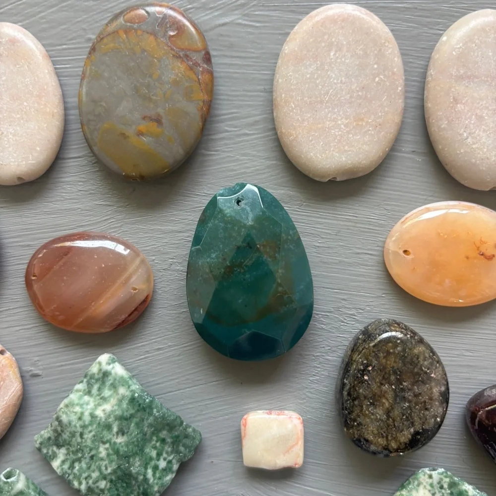 Drilled Stone Pendant Beads Lot of 47 - Picture 4 of 8